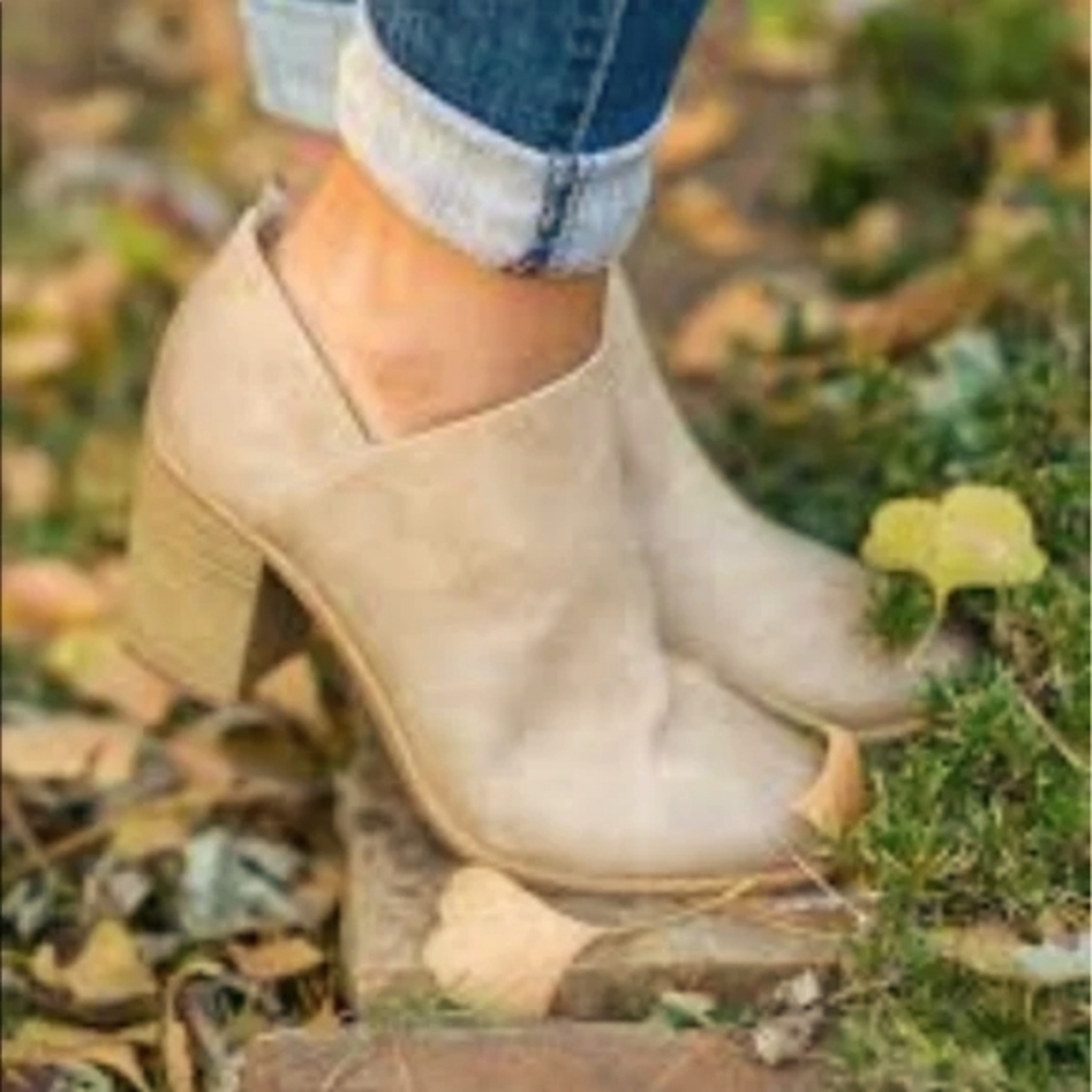7.5M Suede Ankle Booties by Gianni Bini - Drive-In in Stonegate Gray